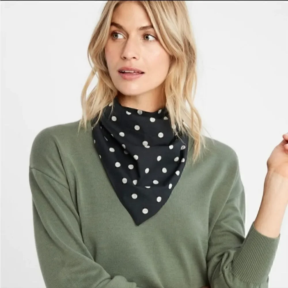 Banana Republic convertible scarf